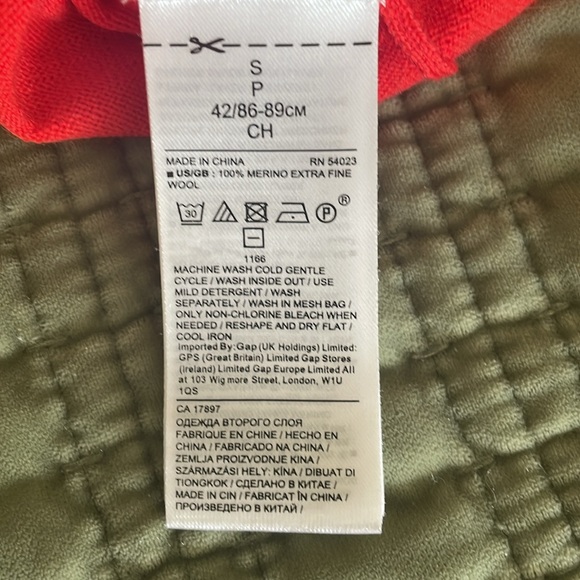 BR 100% merino wool red puff sleeves sweater size S pre-loved - Picture 7 of 8